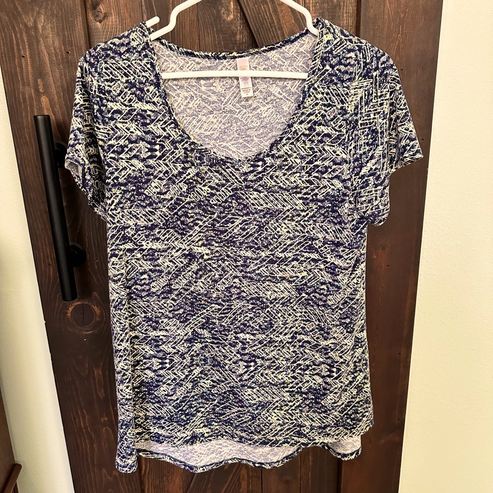LuLaRoe Classic Tee EUC